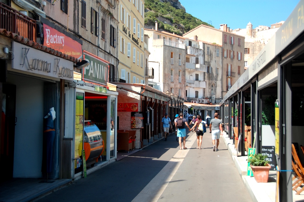 Promenade de la Mer - med butiker och restauranger