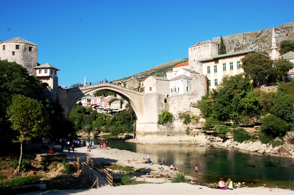 En gång åkte vi från Hvar i Kroatien till Mostar i Bosnien bara för att få tag på mina migränmediciner...