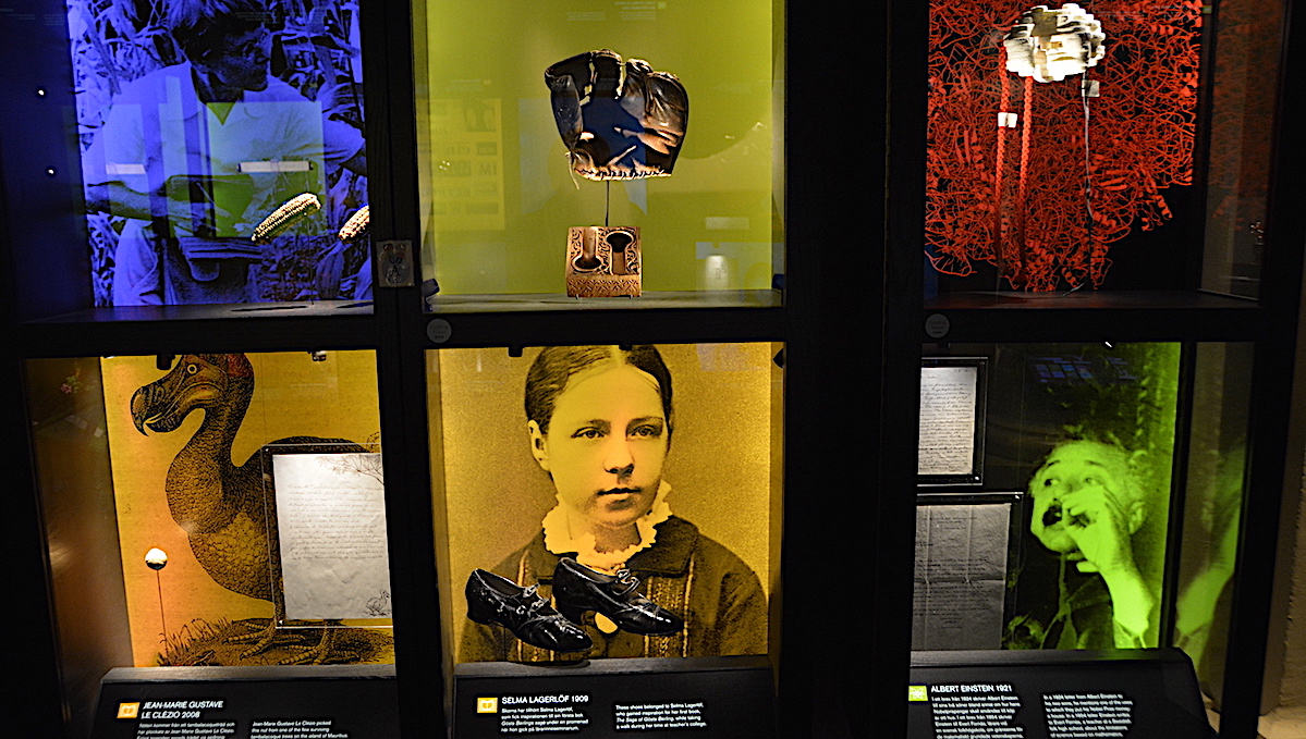 Tidigare Nobelpristagare och föremål som de skänkt till Nobelmuseet i Stockholm