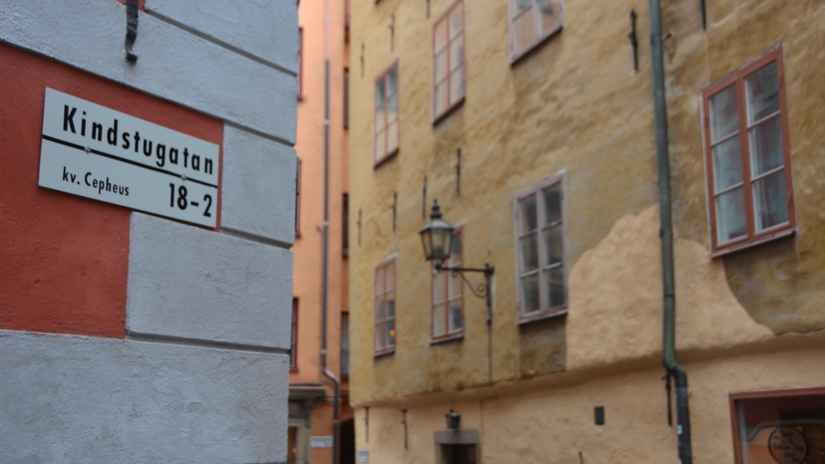 Kindstugatan betyder "Örfilsgatan" och har fått sitt namn efter ett beryktat slagsmål