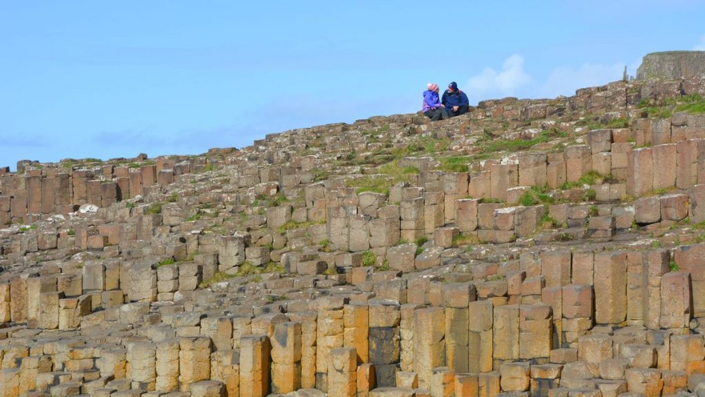 Naturen vid Stenformationerna Giant's Causeway i Nordirland är magisk