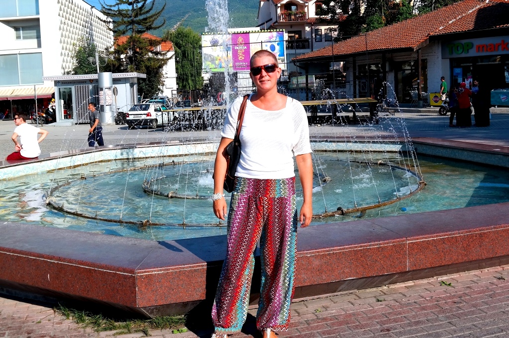 Jag i Ohrid - med byxor från Italien och en top från Makedonien