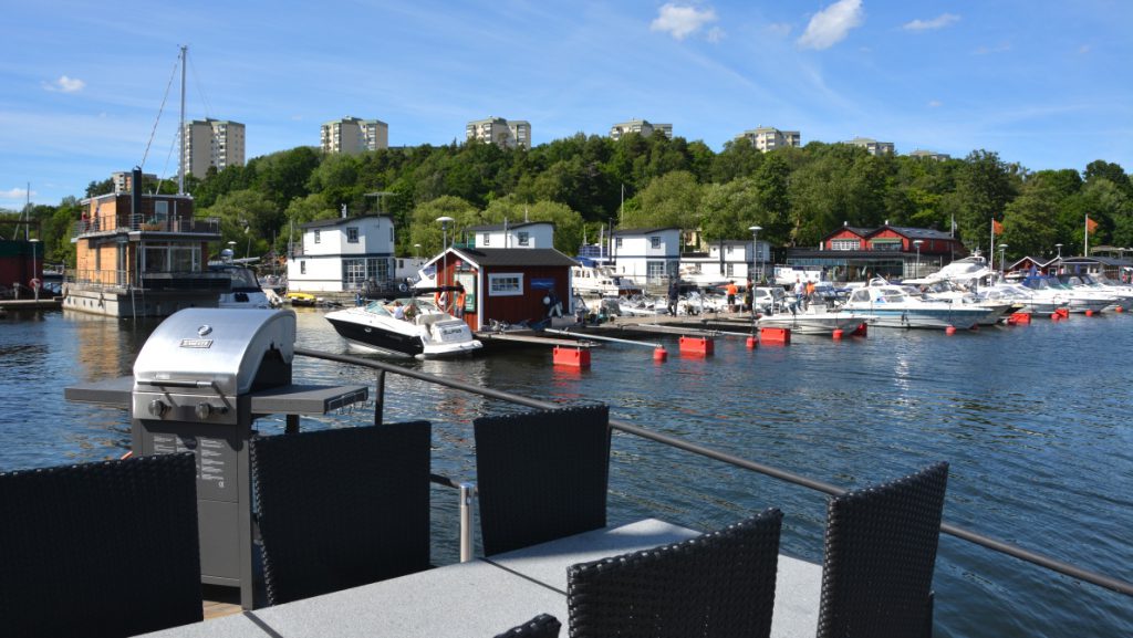 Här ska vi fira midsommar - eller så blir det inomhus om det regnar ...