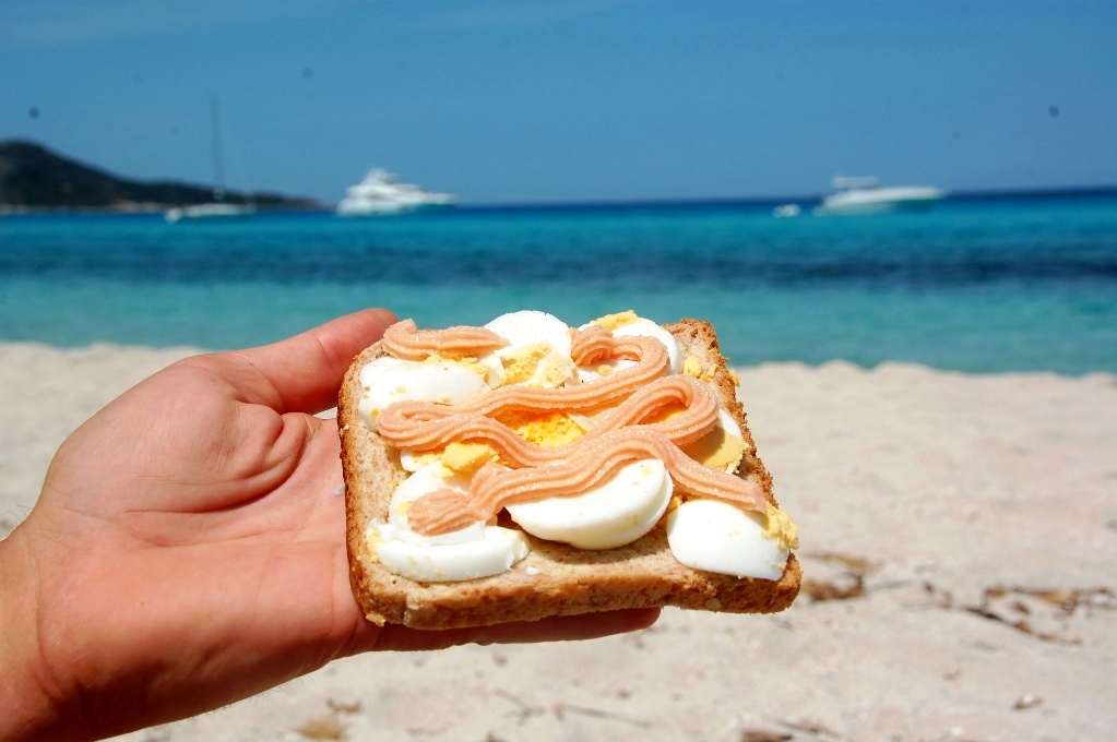 Glöm inte matsäcken! För vår del blev det äggmacka med Kalles kaviar