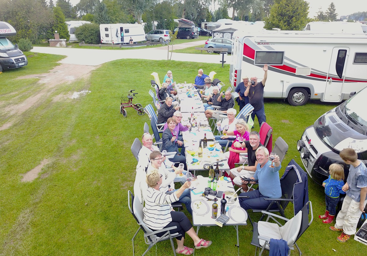 Vårt långbord fotat med drönaren