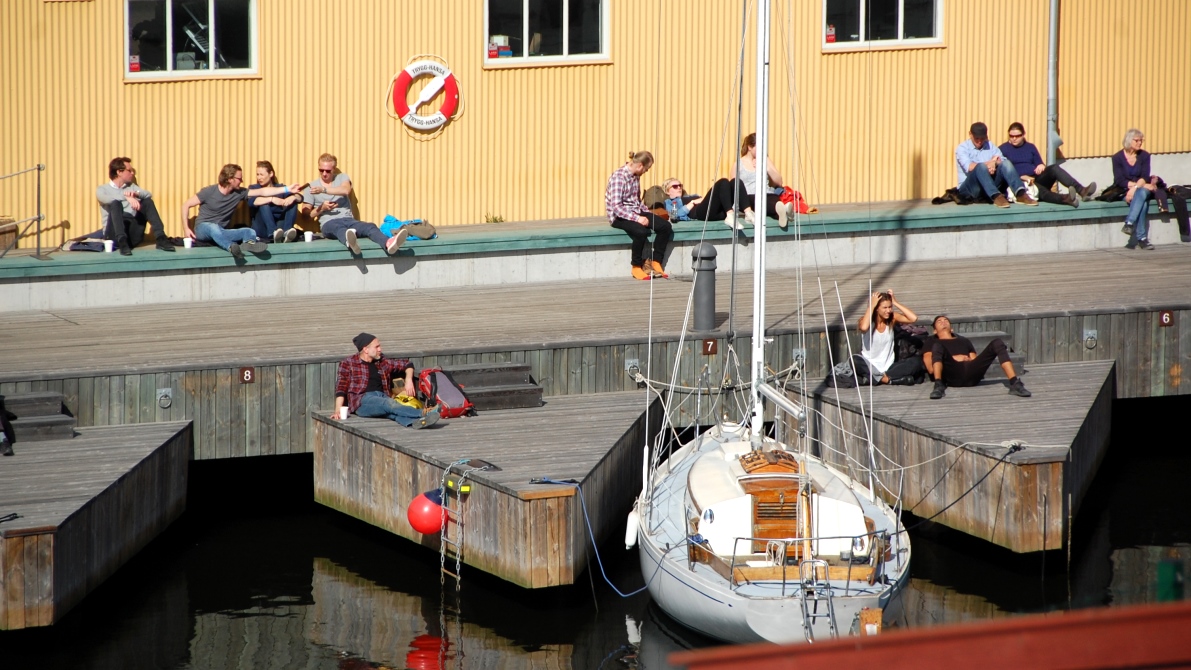 Utanför lyxrestaurangen Oaxen satt folk och solade förra helgen