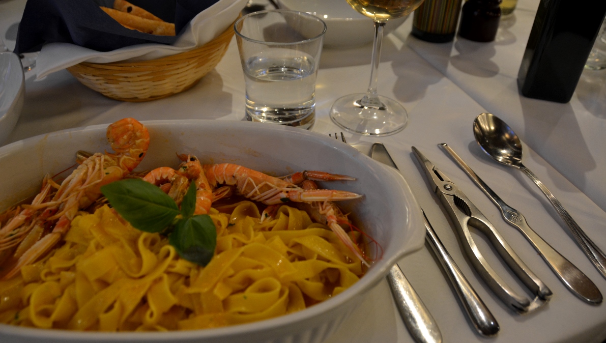 Pasta med kräftor på en restaurang i Labin