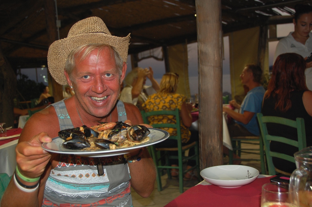 Peter med den goda skaldjurspastan. Födelsedagsfirande på Sardinien