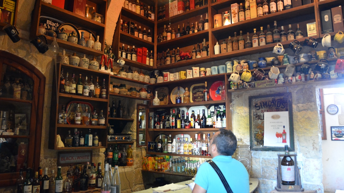 Restauranger på Malta - I baren på Rogantino's restaurant