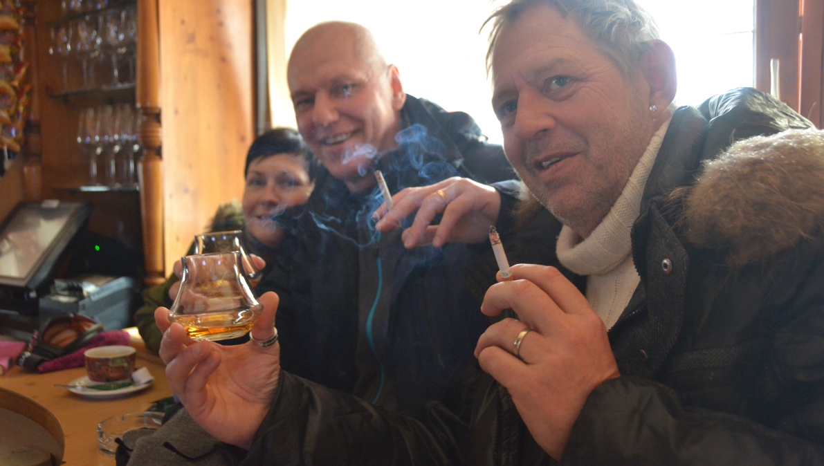 Röka på baren