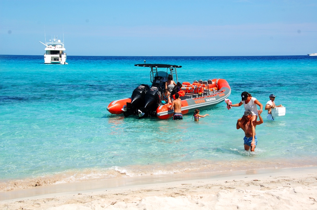 På väg in från taxibåten till Saleccia beach