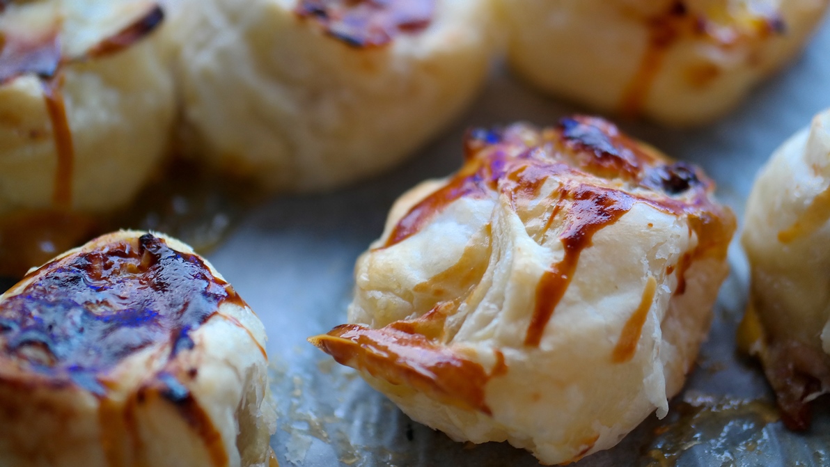 Smördegssnurror med chevre och fikonmarmelad