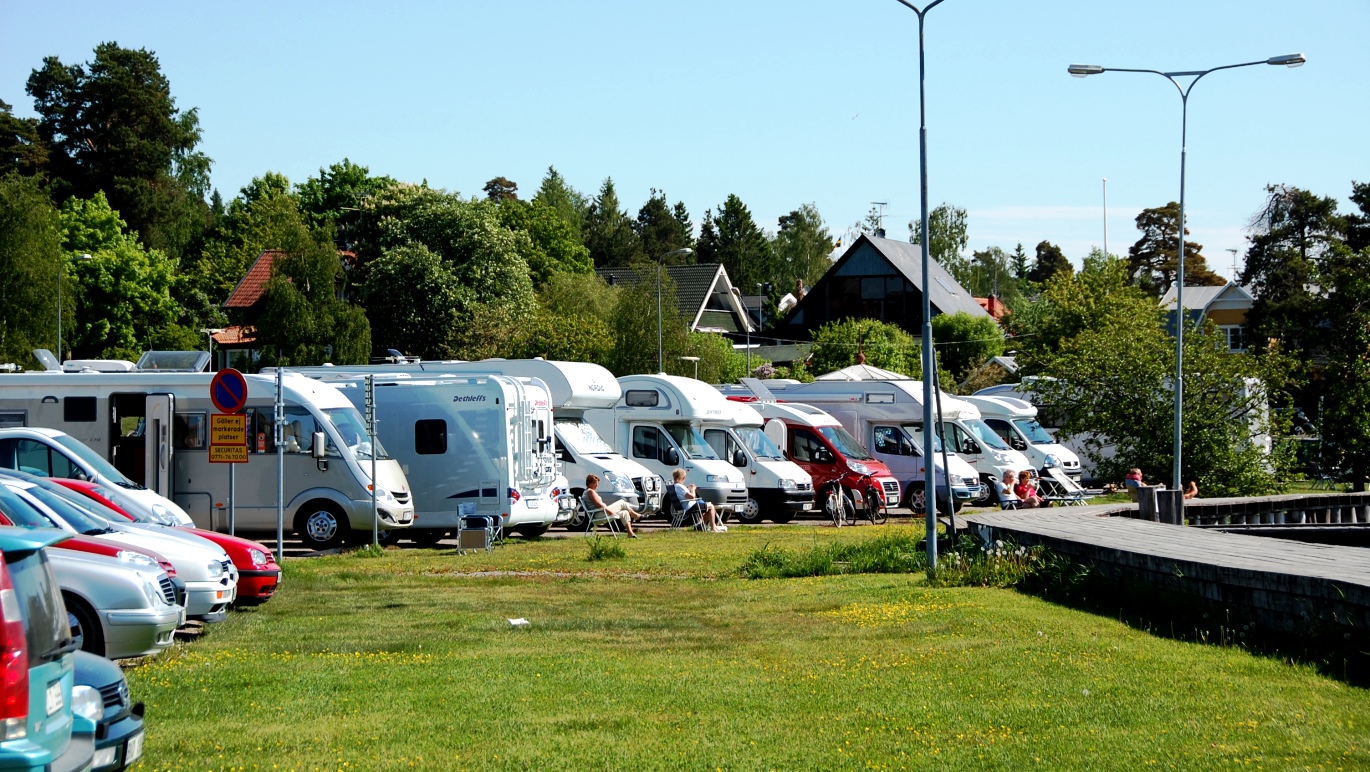 Hitta ställplatser i Sverige: Här en ställplats vid hamnen i Trosa