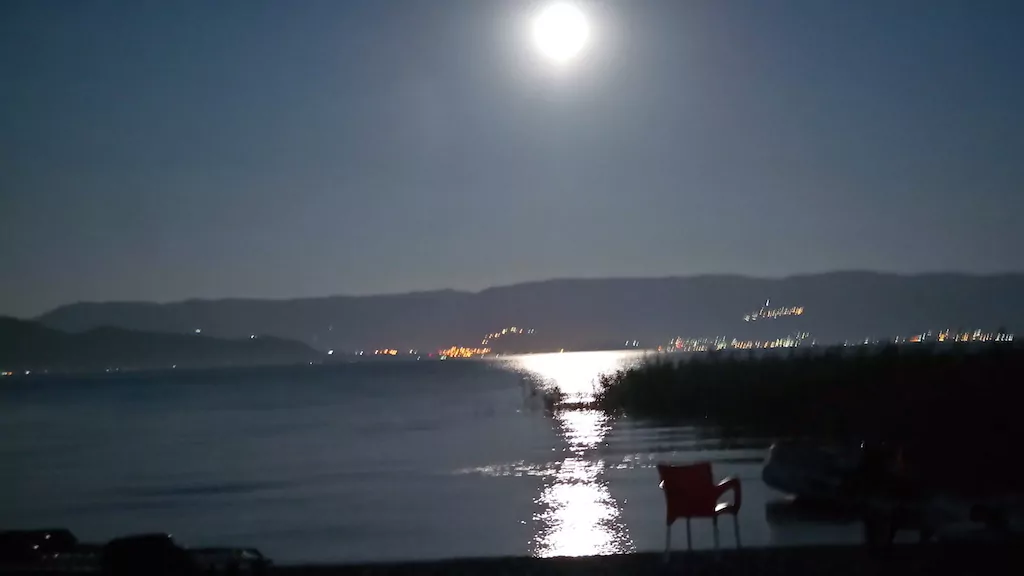 Solnedgång över Sunset camping i Struga, Makedonien