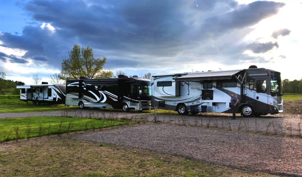 Skeppsdockan Söderköping 2015. Keystone Premier Bullet 34ft Husvagn-2014 Thor Tuscany XTE 40GQ-2009 Winnebago 34Y