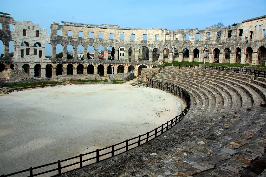 Amfiteatern i Pula sedd innifrån, en arena för gladiatorer