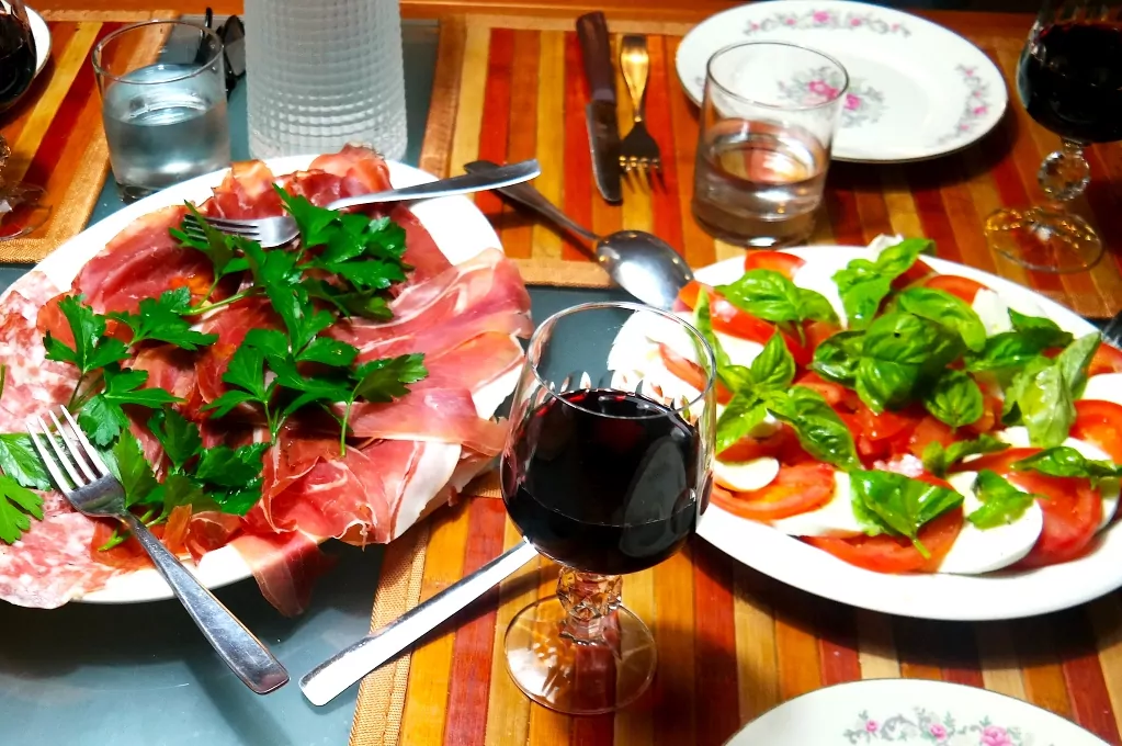 Antipasti och Valpolicella Superiore från Viviani