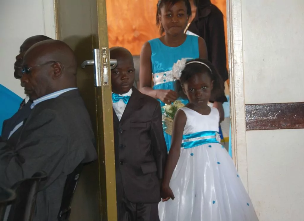 Brudnäbbar på kenyanskt bröllop
