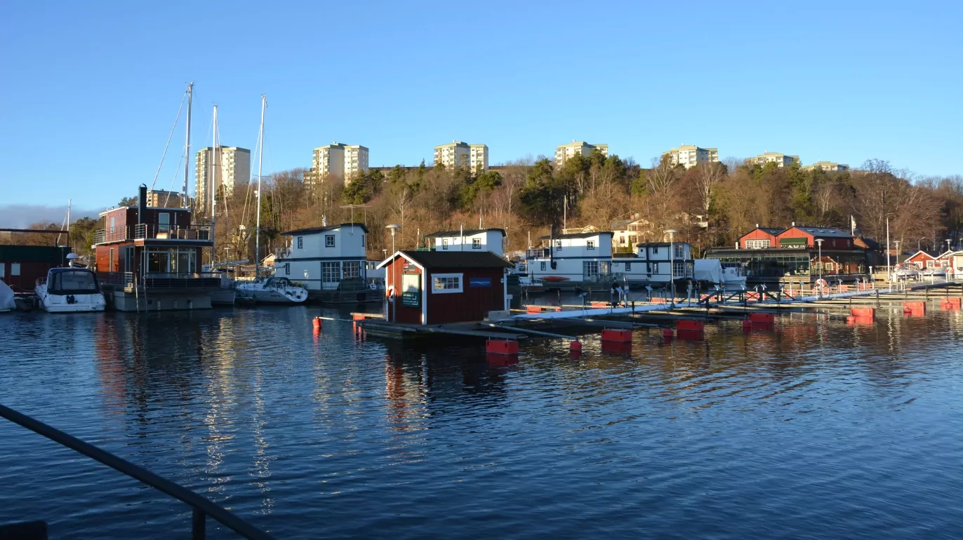 Marinan sett från fören från vår båt för en vecka sedan