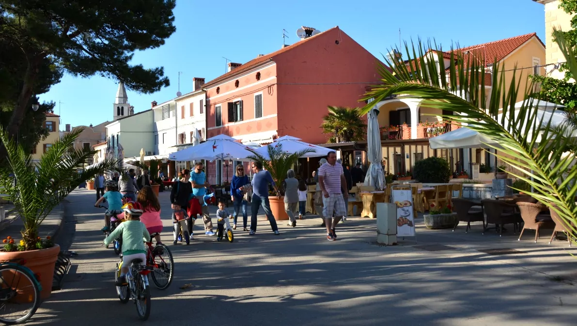 Fažana i Kroatien är en fiskeby och populär turistort