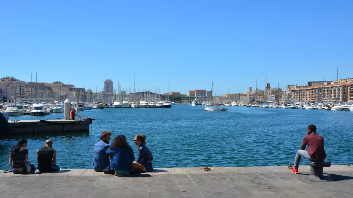 Häng i gamla hamnen i Marseilles