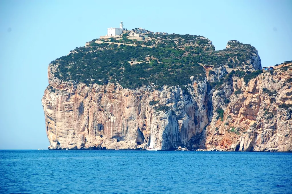 I det här berget finns Neptunus grottor - Grotta di Nettuno