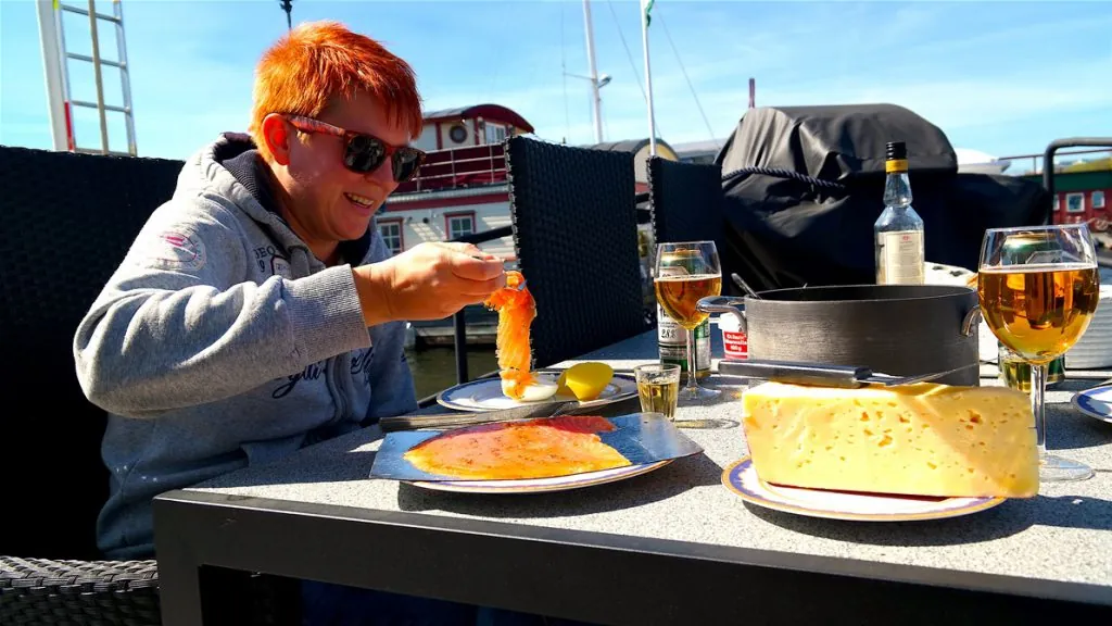 Sillunch utan sill på däck i solen