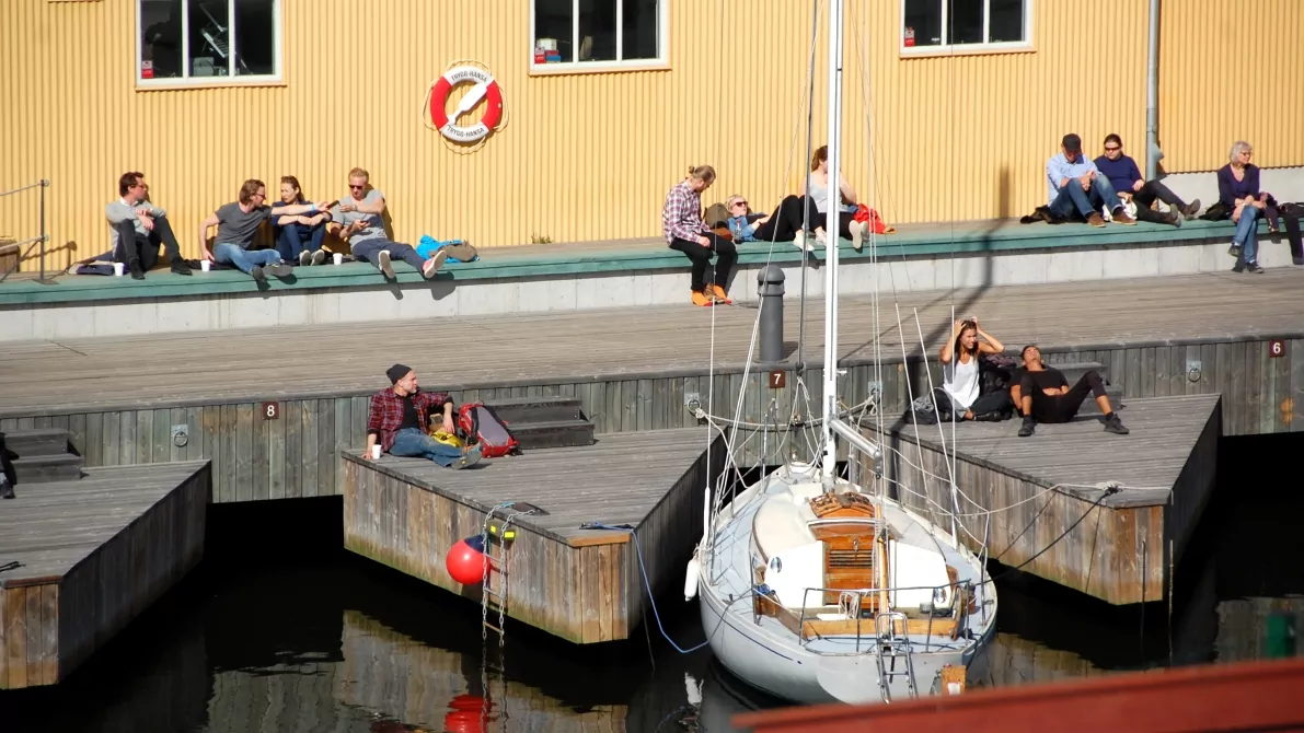 Utanför lyxrestaurangen Oaxen satt folk och solade förra helgen