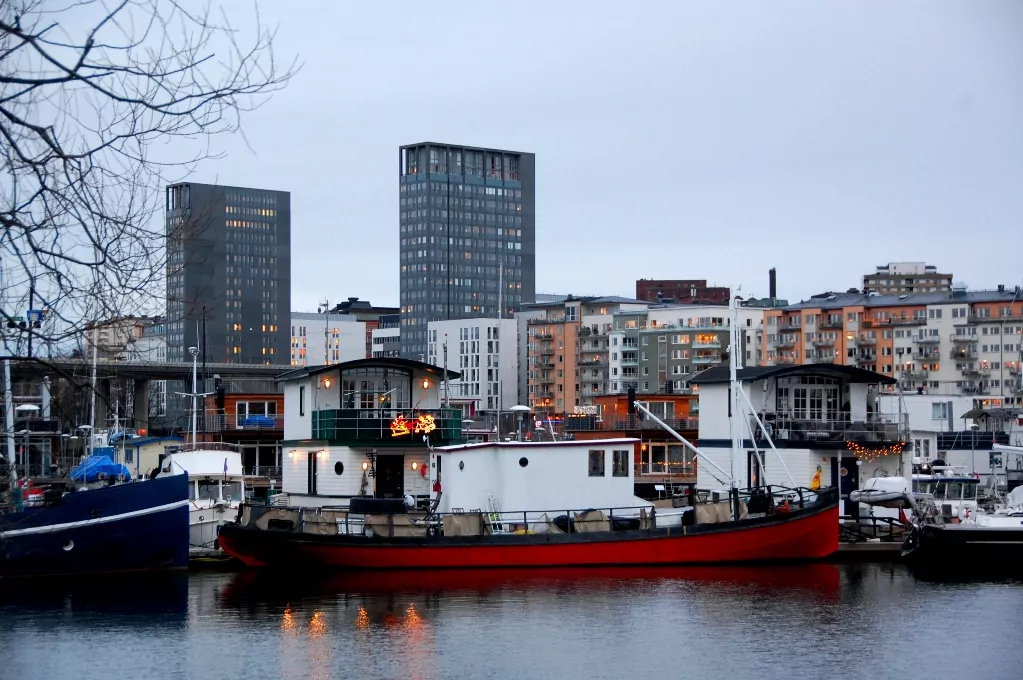 Pampas marina från en annan vinkel, och Hornsbergs strand i bakgrunden