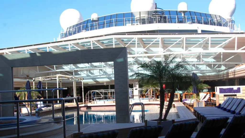 Poolen på Eurodam - där skulle vi lätt kunna spendera en timme eller två