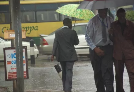 Regn på Nairobis gator
