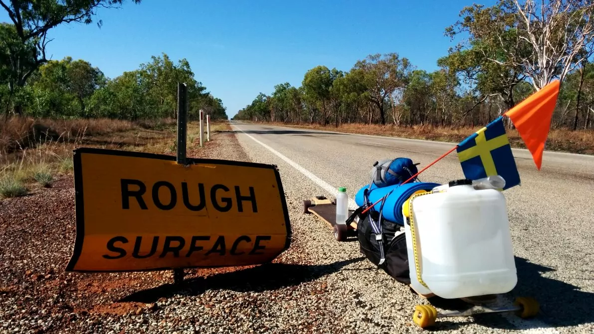 On the road, norra Stuart Highway