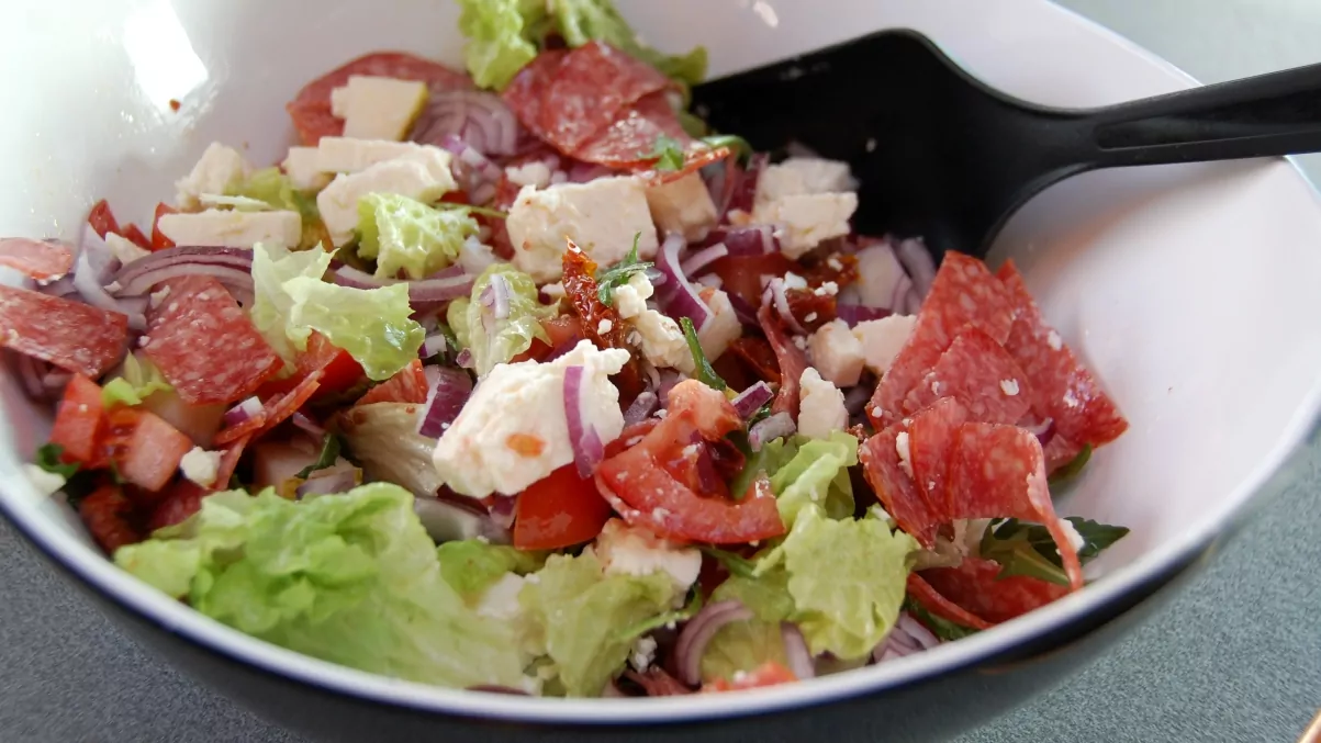 Sallad med salami