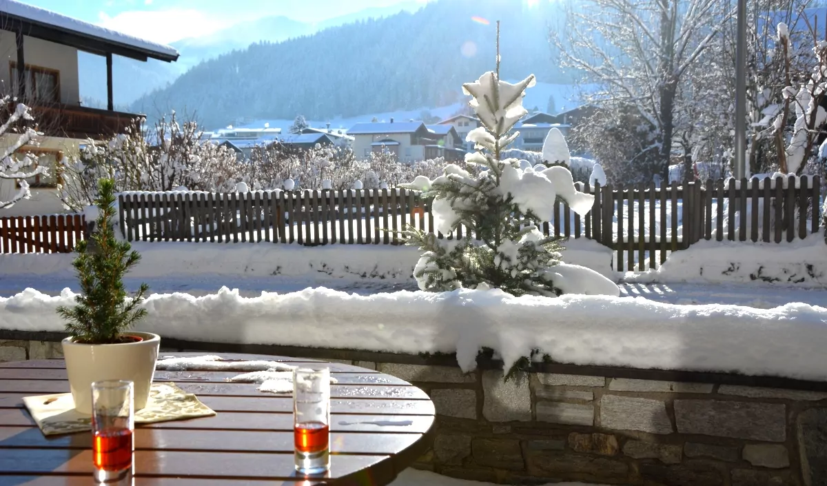 Röd dryck i Reith im Alpbachtal