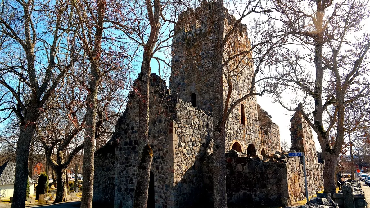 St Olovs kyrkoruin i Sigtuna, Sverige äldsta stad