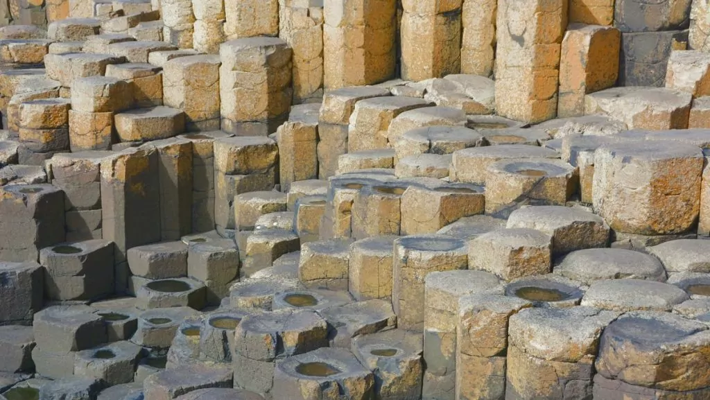 Stenformationerna i Giant's Causeway i Nordirland