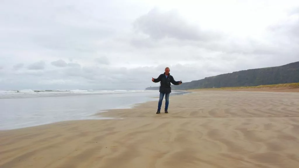 Peter vid stranden i Downhill Beach