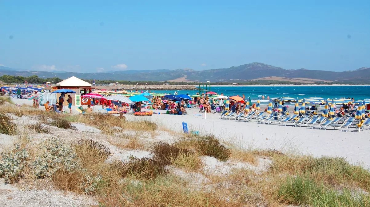 Strand vid camping i södra Sardinien