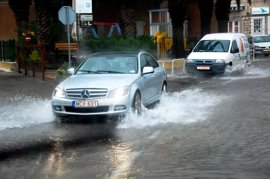 Regn i Kroatien och blött på vägarna...