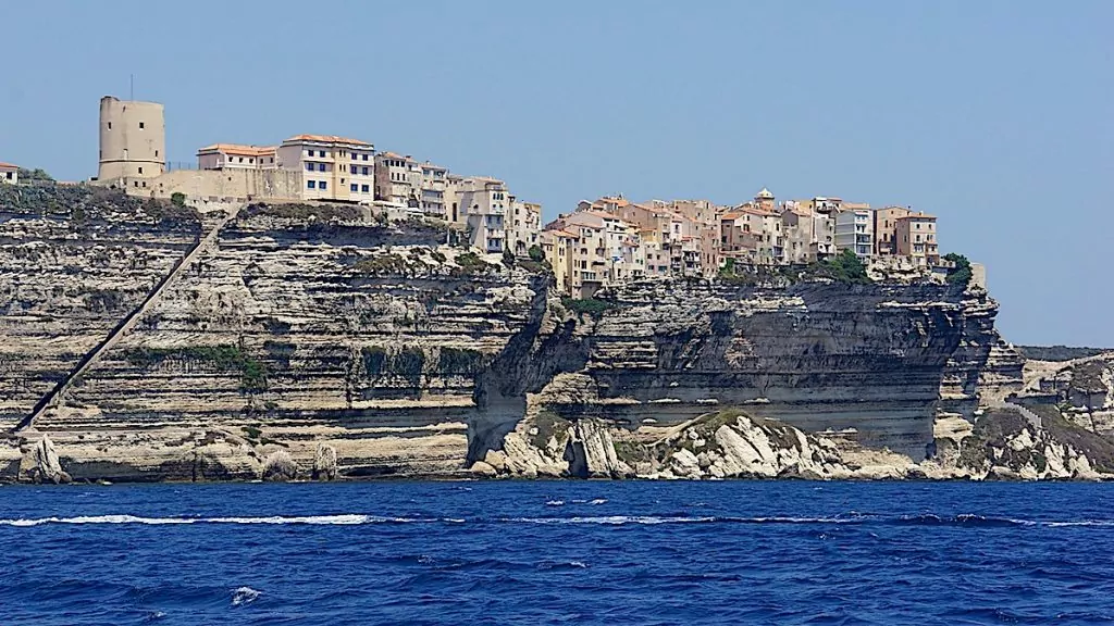 kungen av Aragoniens trappa, Bonifacio