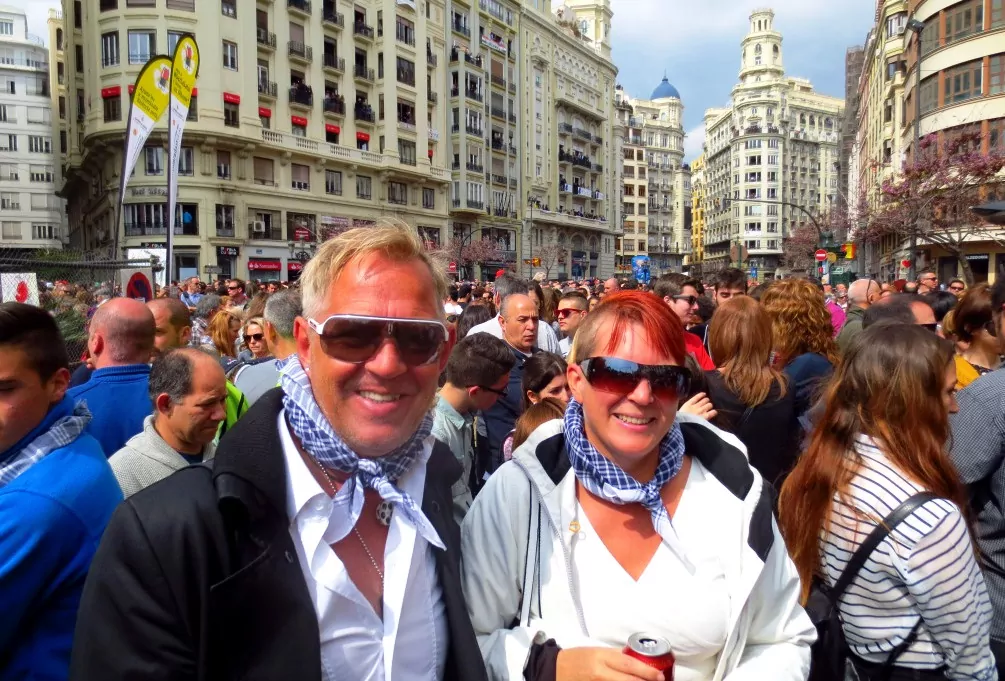 Peter och Helena på Las Fallas-festivalen i Valencia