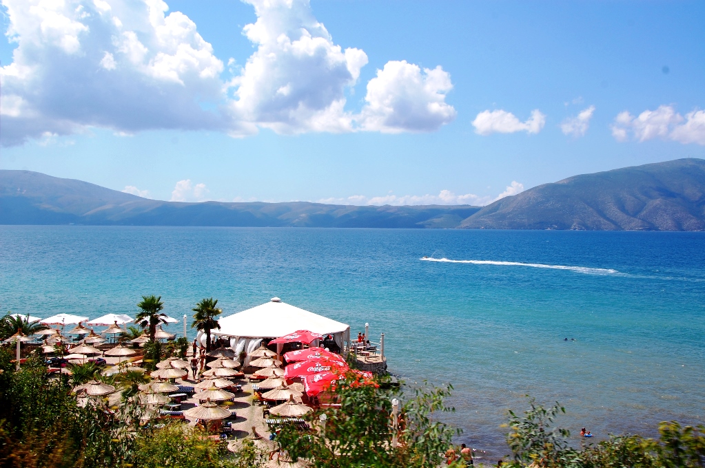 Den albanska kusten är lång och vacker