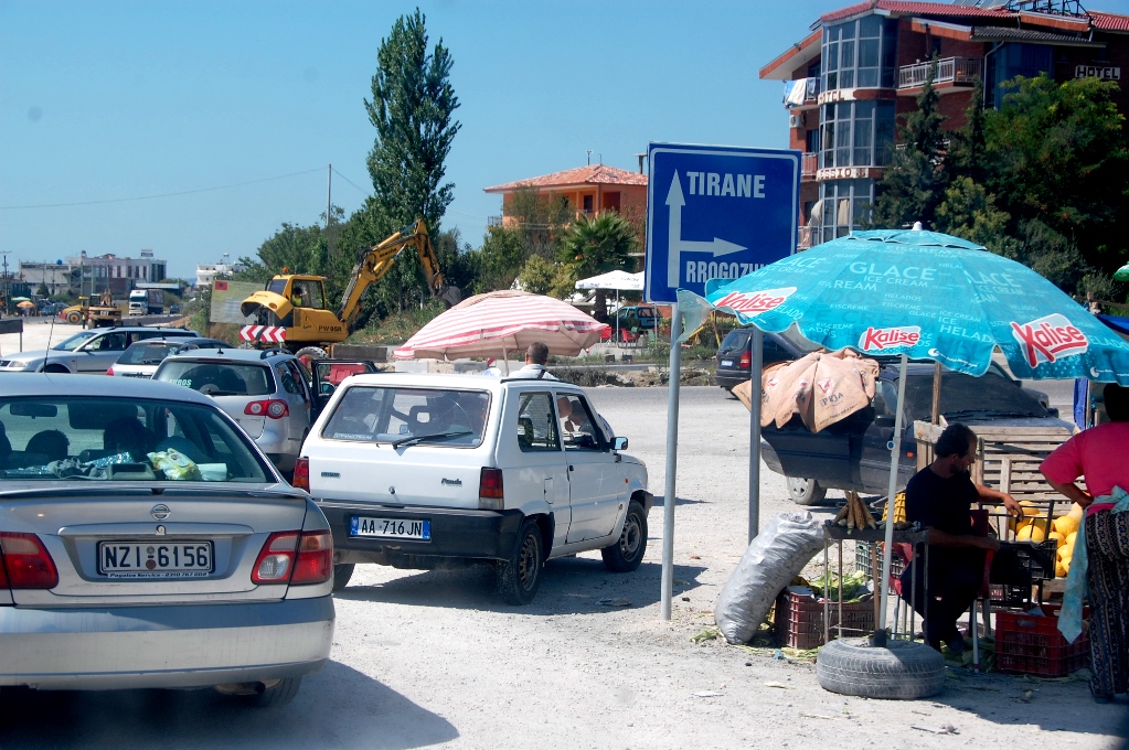 Det är lätt kaotiskt att köra i Albanien ibland