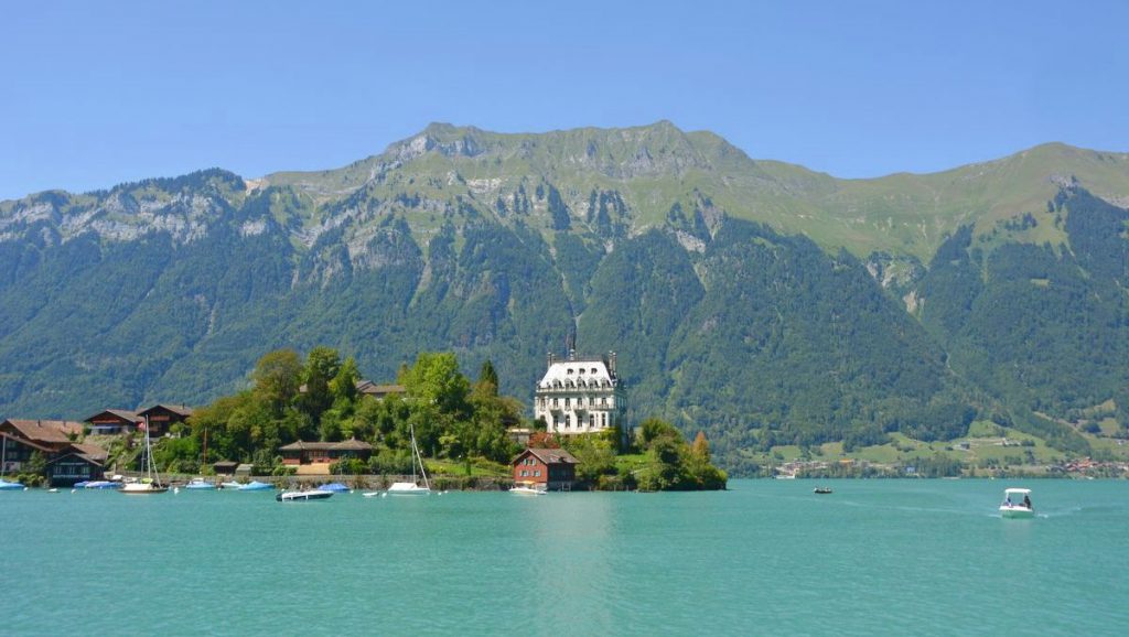 Båttur på Brienzsjön i Schweiz