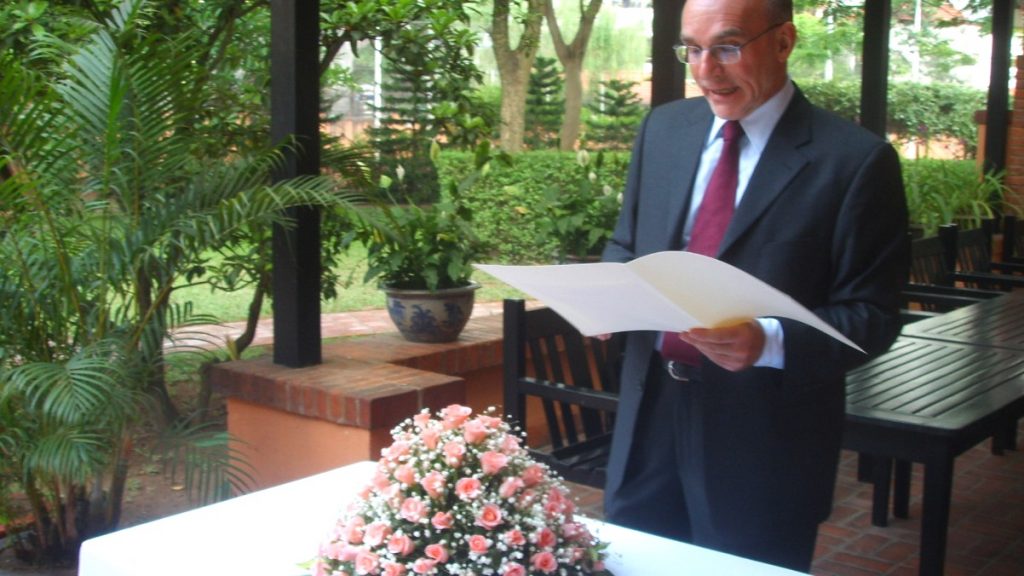 Att gifta sig på svenska ambassaden i Hanoi