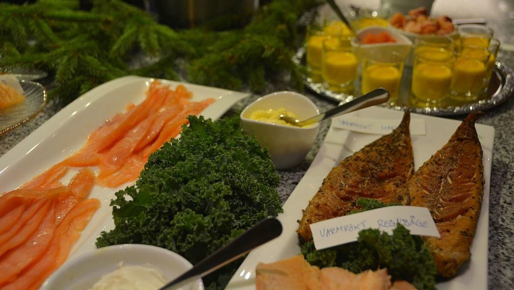 Julbord och julmat i Sverige traditionellt, nytt och lokalt