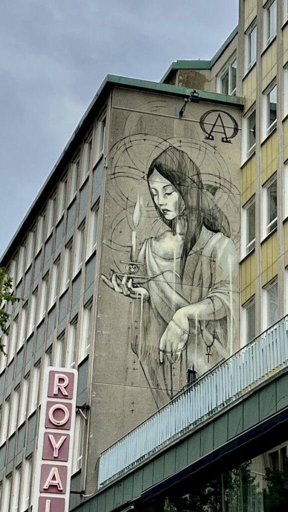 Street art i Malmö - muralmålning av Faith XLVII