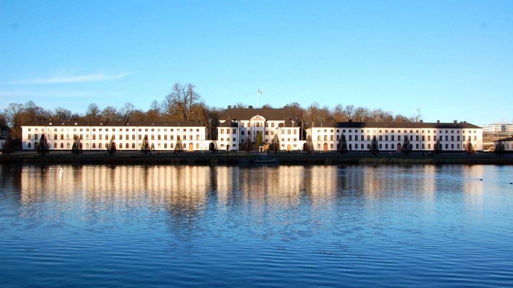 Även när jag får nytt jobb kommer jag kunna promenera till jobbet - nu intill Karlbergs slott istället för på andra sidan vattnet