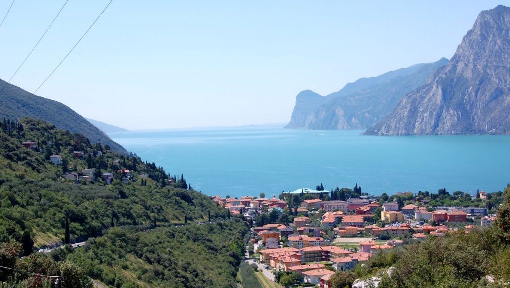 Norra Gardasjön i Italien