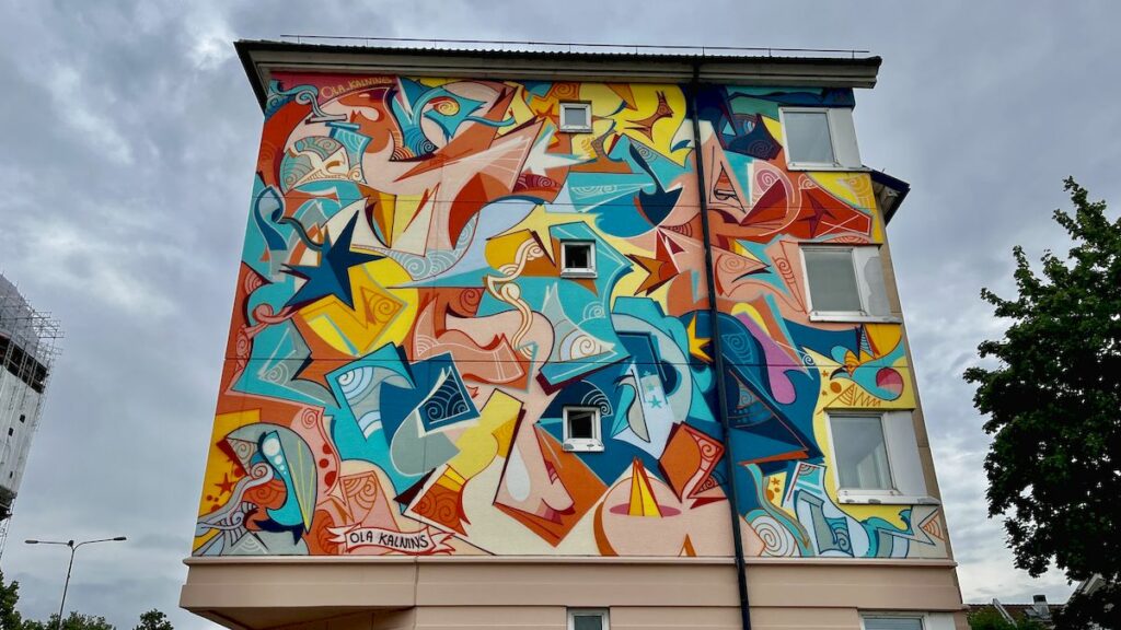 Street art i Malmö - muralmålning av Ola Kalnin